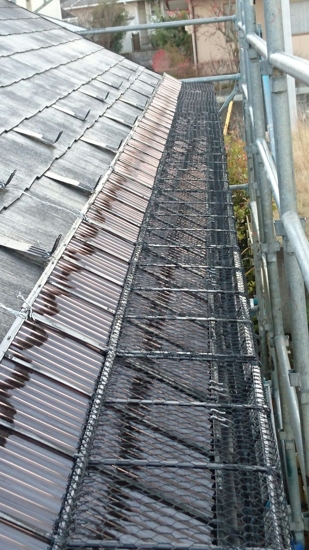 スレート屋根後付け雪止め設置 | 仙台市で外壁塗装・屋根リフォームならサンエスリフォーム